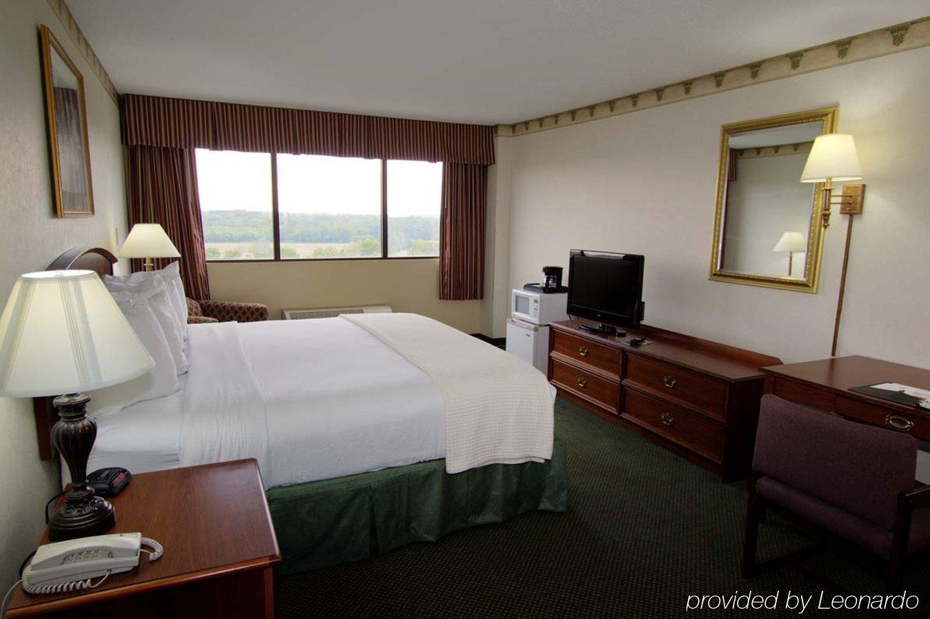 The Riverview Inn Clarksville Room photo