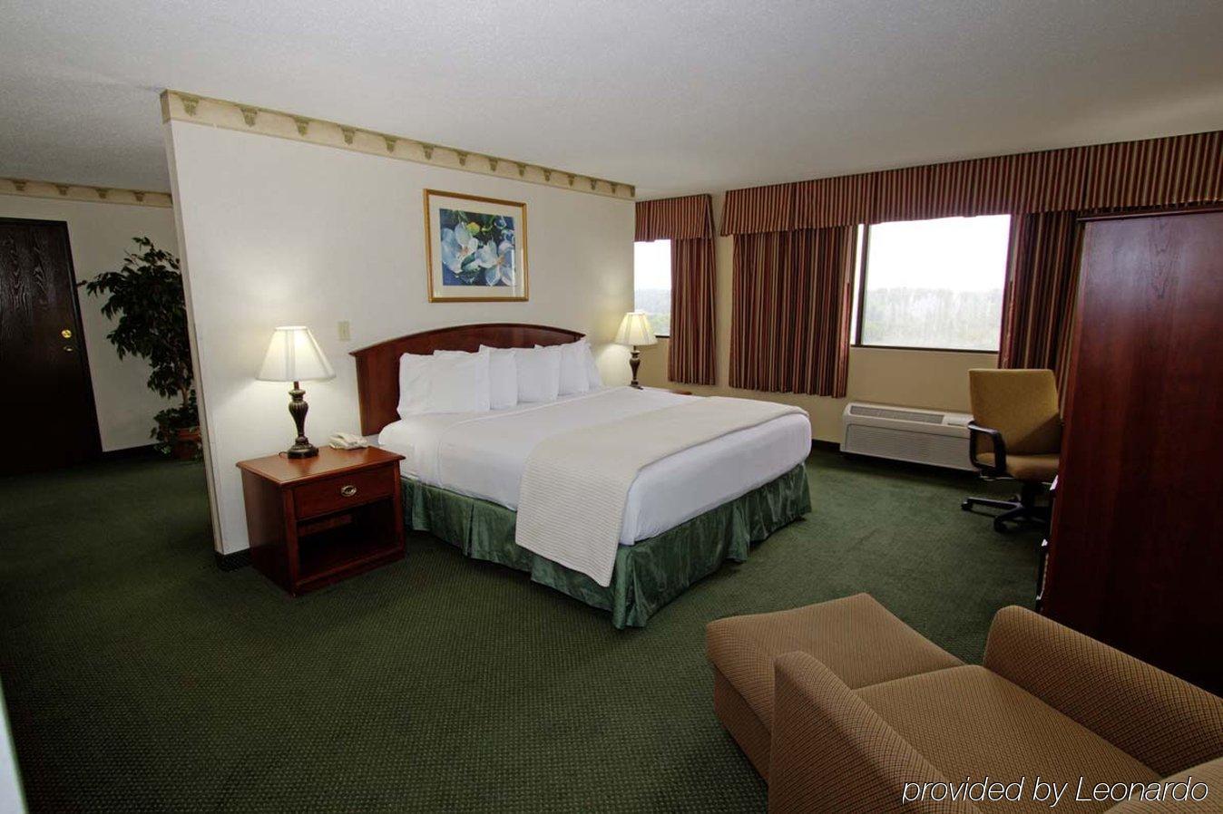 The Riverview Inn Clarksville Room photo