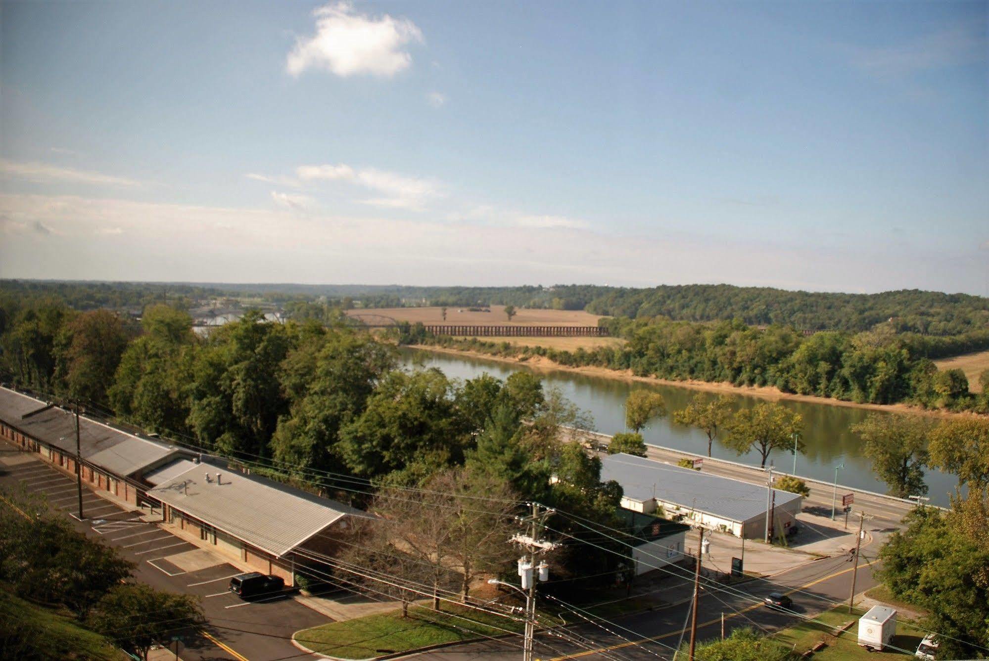 The Riverview Inn Clarksville Exterior photo